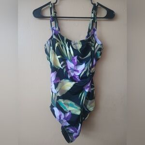 Bathing suît size 8